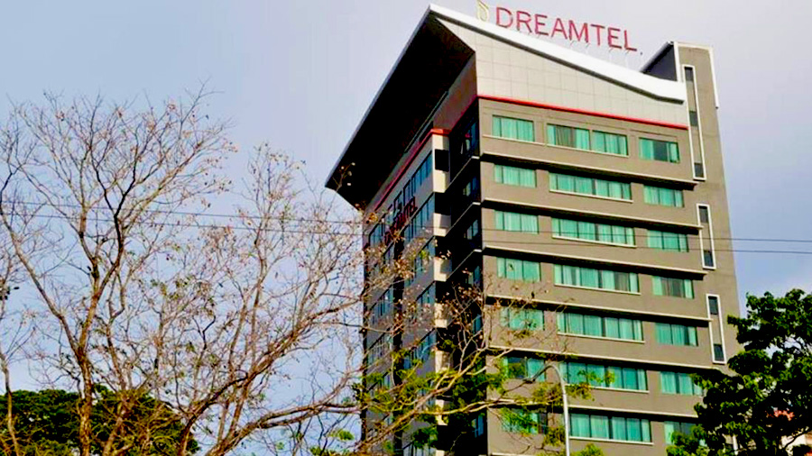 Hotel Dreamtel Kota Kinabalu- building